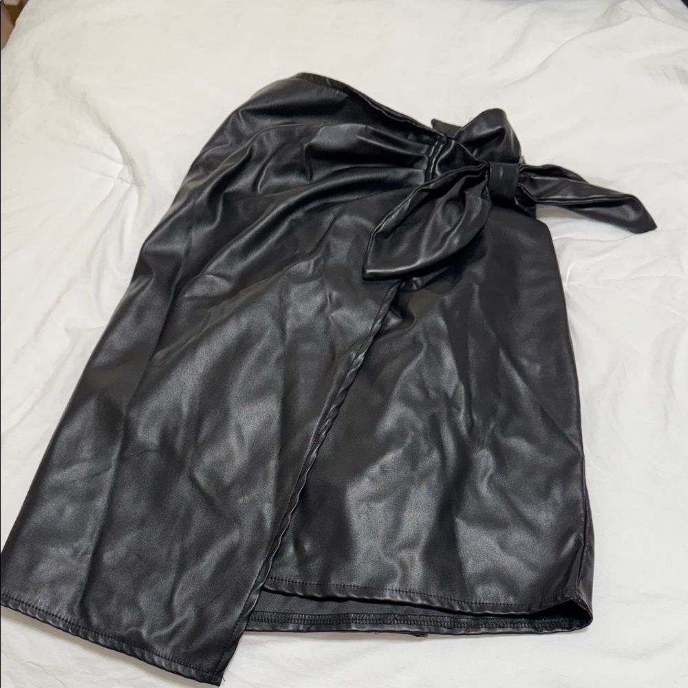 SHEIN Black Faux Leather Mini Skirt